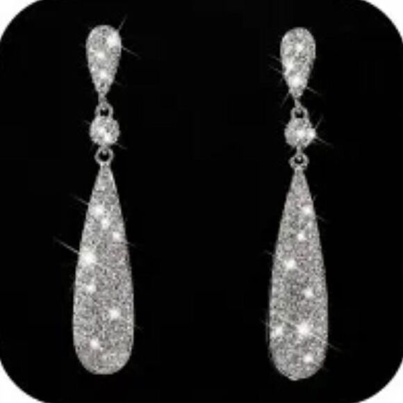 ✨ Stuning silver sparkling crystal drop dangle earrings ✨ - Picture 1 of 2